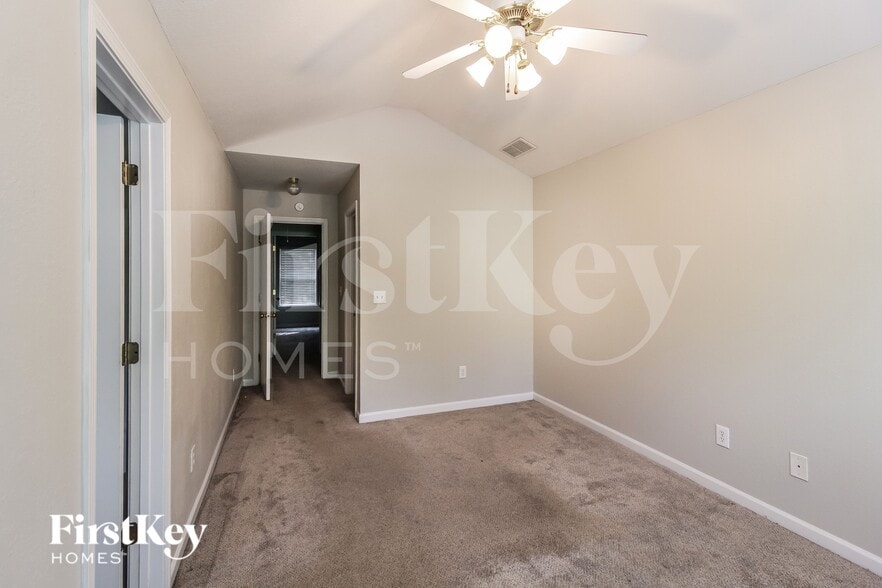 Building Photo - 243 Brookview Dr