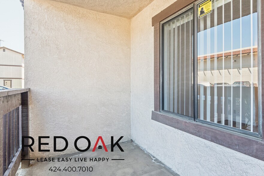 Building Photo - 16200 Vermont Ave