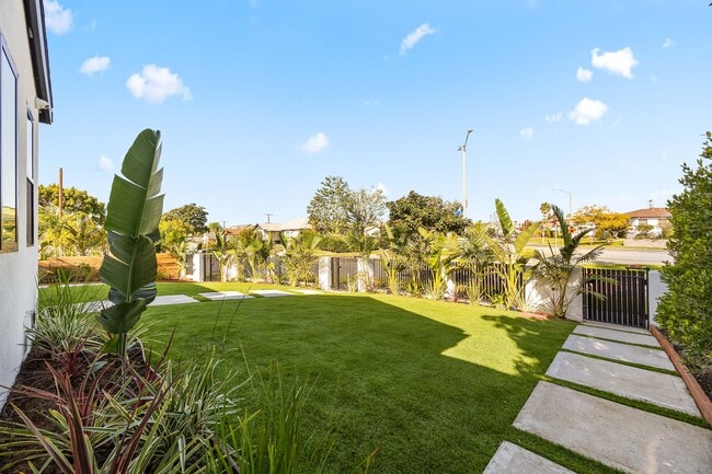 Building Photo - 212 W 64th St