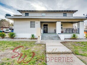 Building Photo - Absolutely gorgeous 1 bedroom 1 bath boutique style living