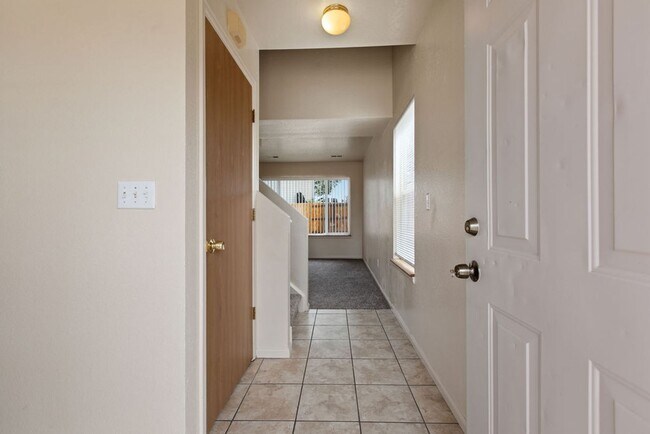 Building Photo - 430-432 Sundance Cir N