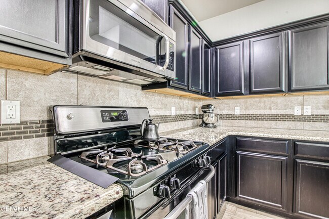 Building Photo - 7517 Red Cedar Dr