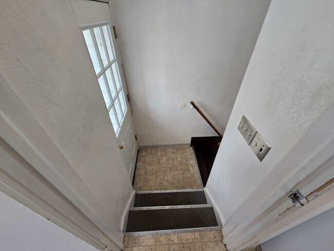 Building Photo - Spokane Valley Home Available Now!