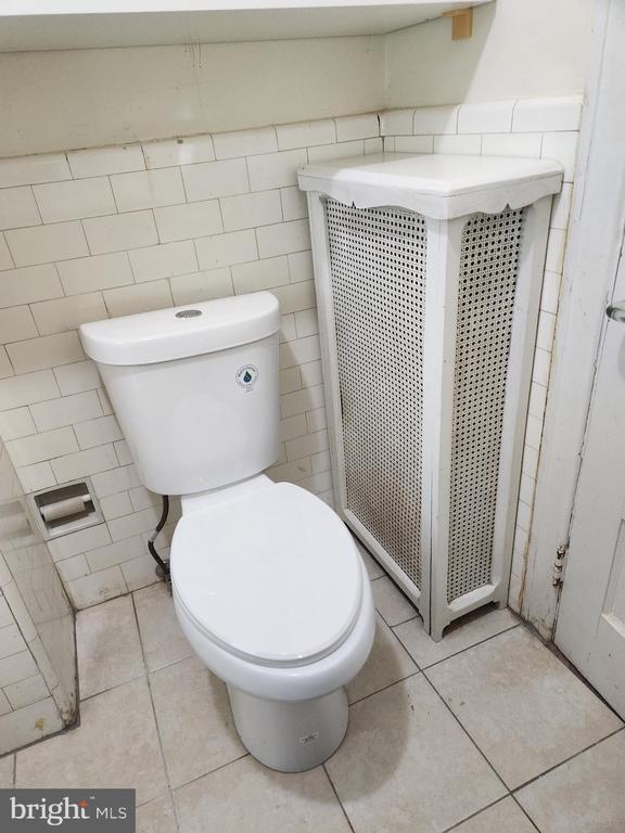 Building Photo - 810 Rundale Ave