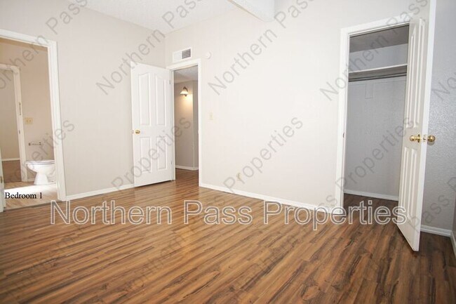 Building Photo - 3403 Pershing Dr