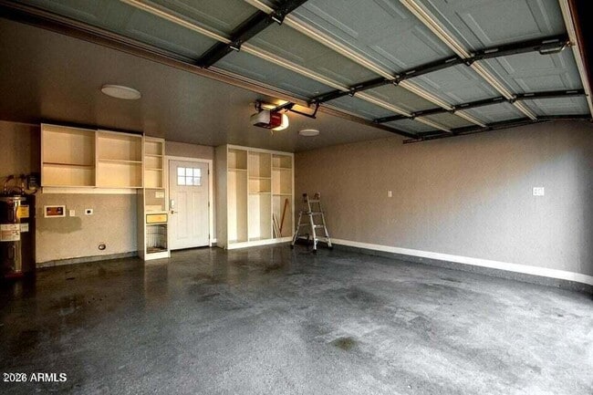 Building Photo - 1530 S River Dr