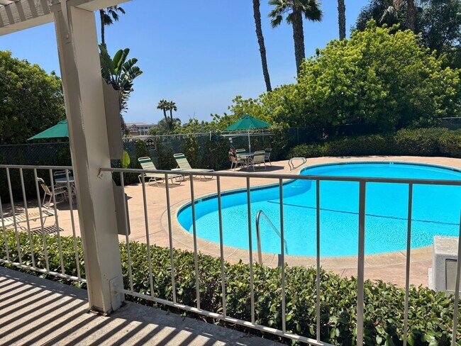 Building Photo - Live the Coveted Encinitas Lifestyle!