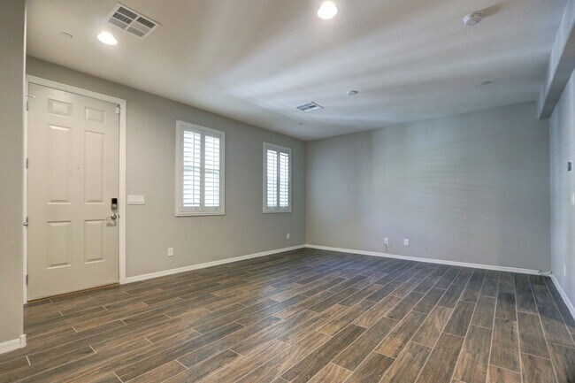 Building Photo - Newer, Fabulous town home in the heart of ...