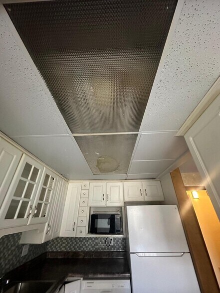 Building Photo - 7182 72nd Ln N