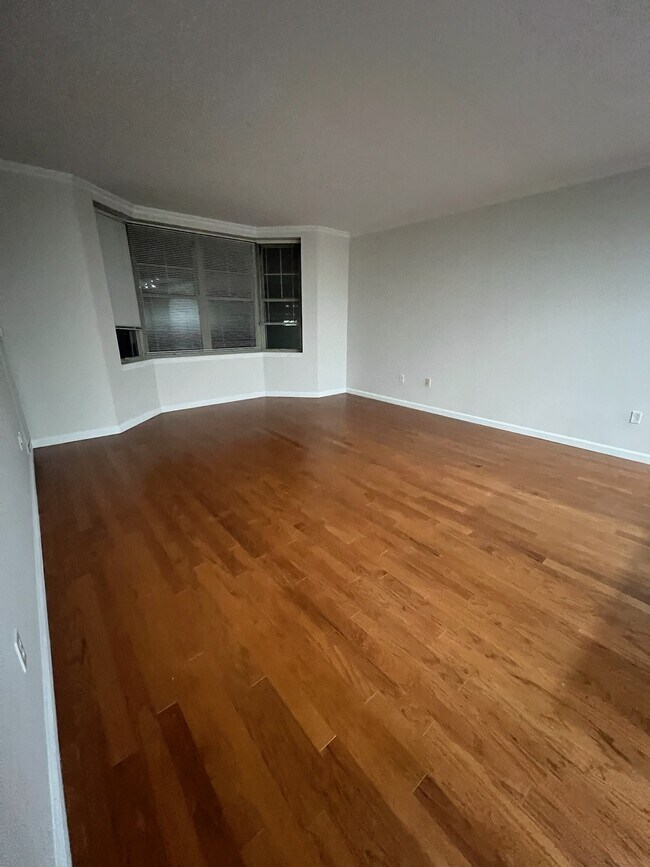 living room - 300 Mamaroneck Ave
