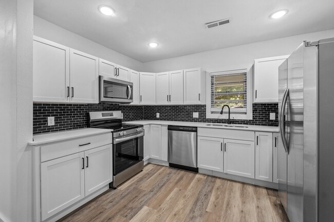 Building Photo - 4024 E Wagon Wheel Rd