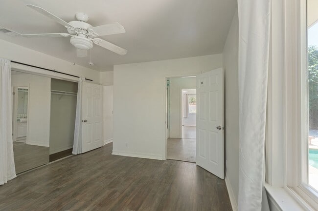 Building Photo - Elegant 5-Bedroom Estate with Pool in Prime Woodland Hills