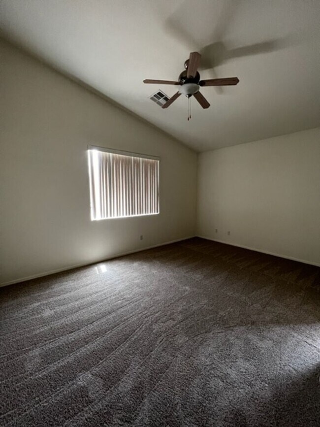 Building Photo - Great home in Sun Groves!