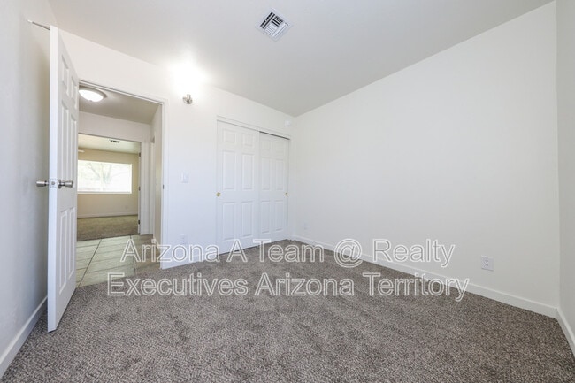 Building Photo - 10140 E Karen Pl