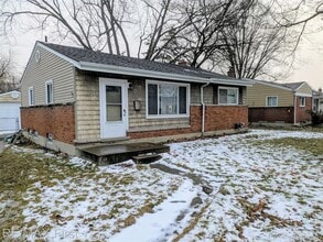 Building Photo - 247 Hecht Dr