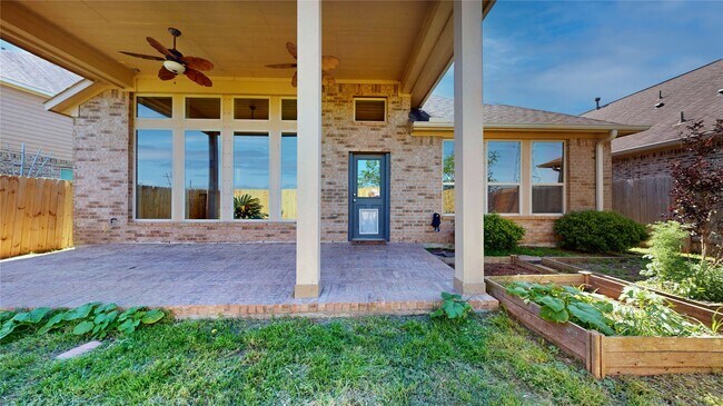 Building Photo - 2135 Llerena Ln
