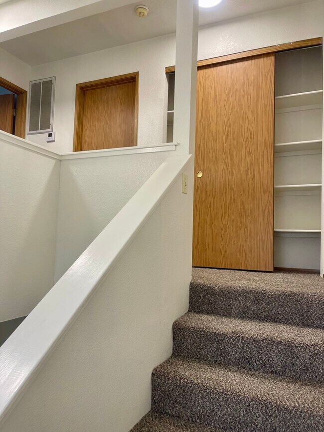 Building Photo - 5356 Vly Rdg Dr