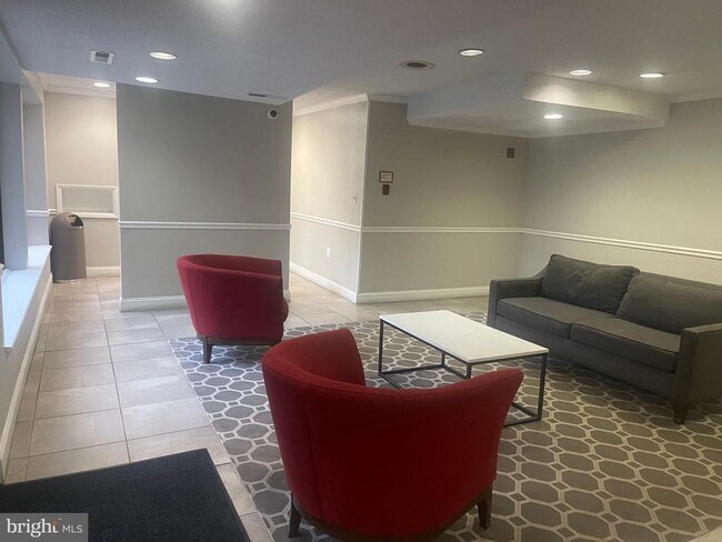 Building Photo - 6135 Leesburg Pike