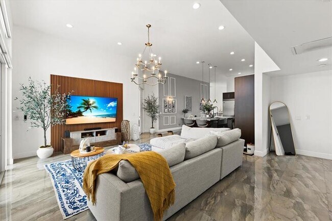 Building Photo - 10792 Queen Palm Ct