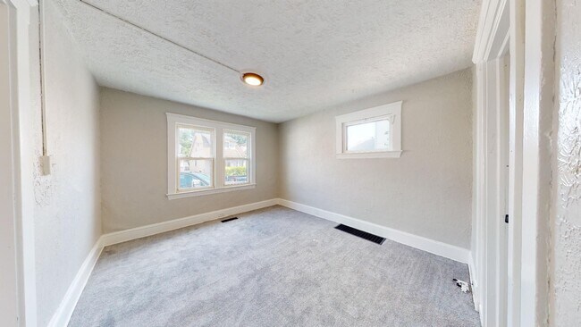 Building Photo - Old Brooklyn - 3 Bedroom Single Family Home