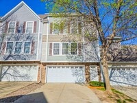 Building Photo - 2 Bedroom, 2.5 Bath Townhome in Urbandale with 2 car attached garage!