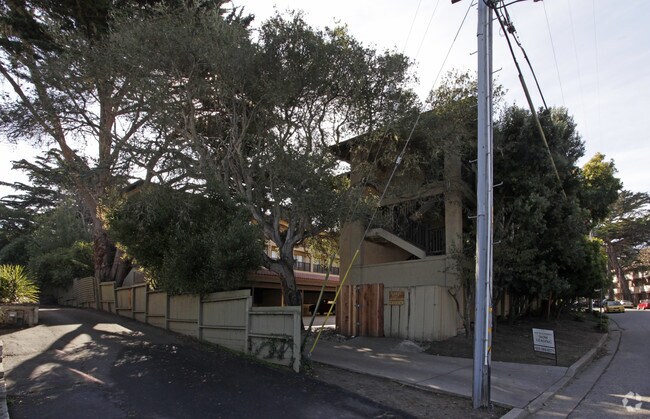 Building Photo - Villa Pines