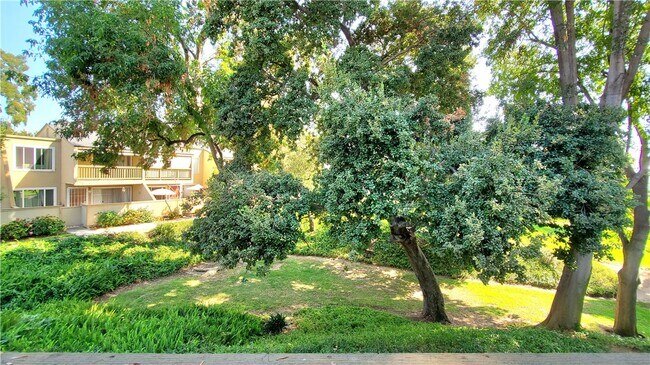 Building Photo - 1460 W Badillo St