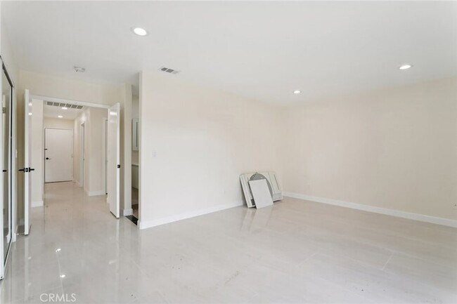 Building Photo - 10121 Eagle Ave