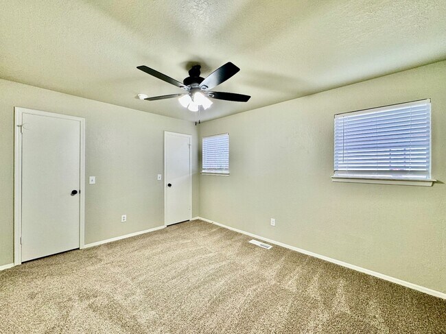 Building Photo - 1820 Three Stars Rd