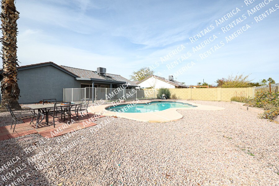 Building Photo - 18433 N 56th Dr