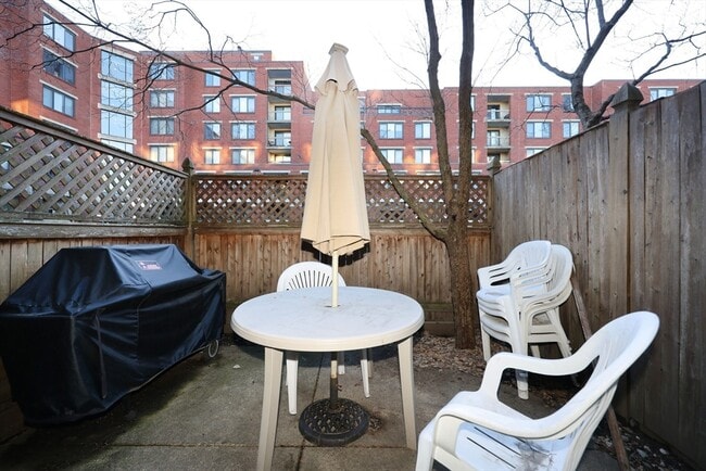 Building Photo - 85 Brainerd Rd