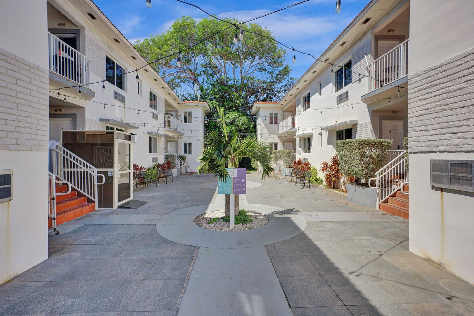 Building Photo - 8118 Harding Ave