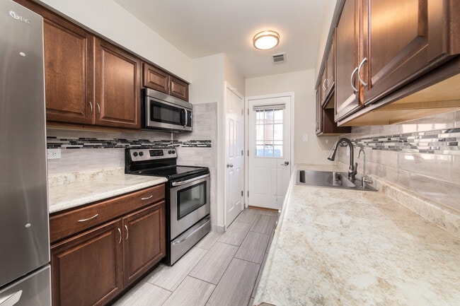 Building Photo - 9379 Bay Colony Dr