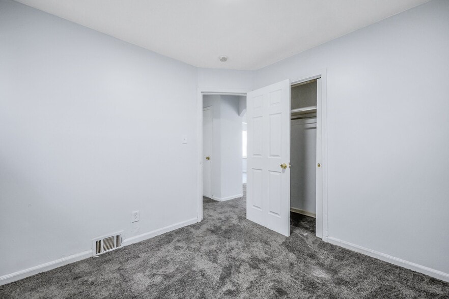 Building Photo - 11700 Engleside St