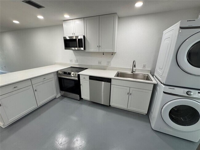 Building Photo - 5720 13th Ave N