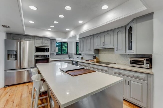 Building Photo - 315 Sweet Bay Ave