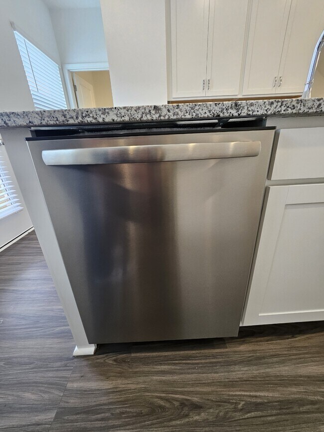 Building Photo - 129 Rosebush Ln