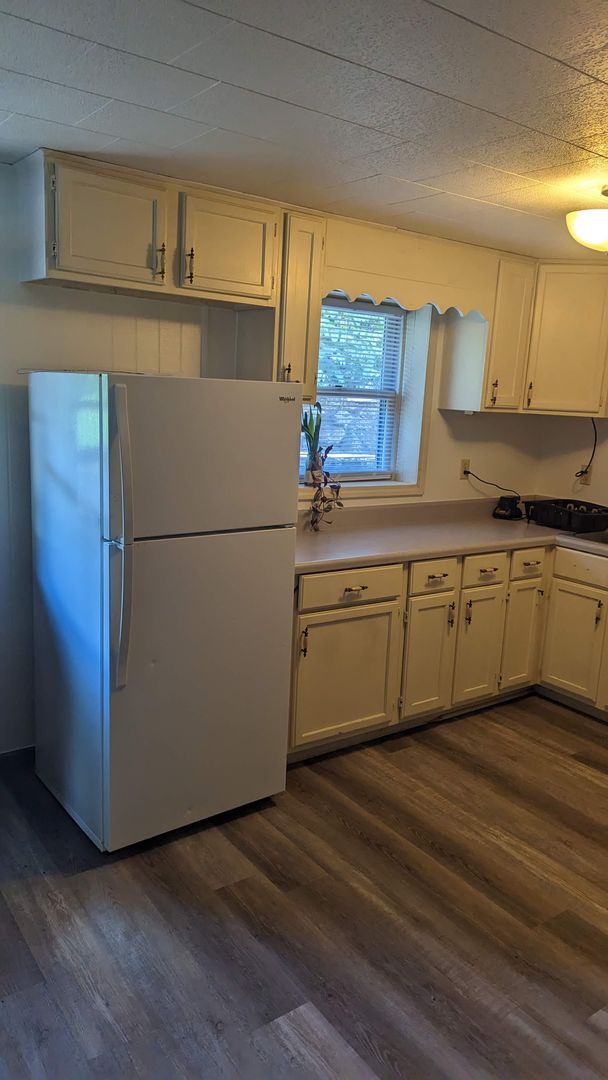 Building Photo - Charming 1 Bedroom Apartment located in beautiful Sylva NC $950 a month-available July 1st