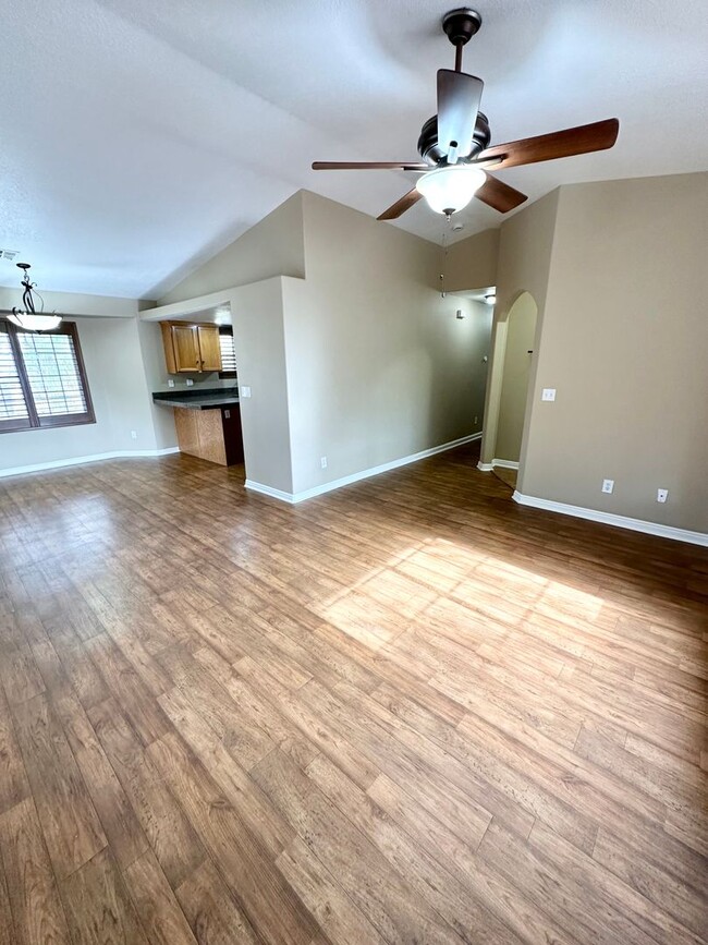 Building Photo - Great Spring Hill Estates Home!