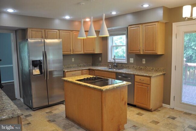 Building Photo - 2706 Reign St