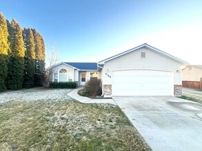 Building Photo - 4160 E Carnation Ct