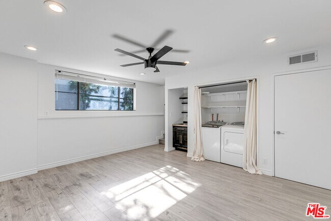 Building Photo - 12358 Moorpark St