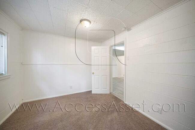 Building Photo - Charming Home in Historic Downtown Lake Elsinore!