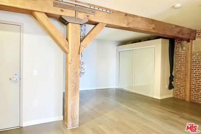 Building Photo - 527 Molino St