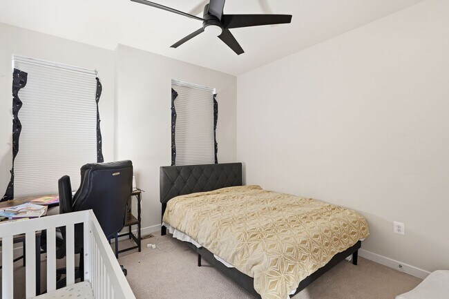 Building Photo - Perfectly positioned near the vibrant shopping and dining destination of One Loudoun, this reside...