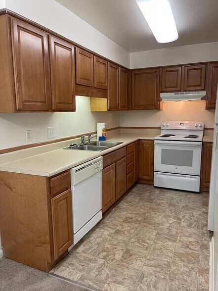 Building Photo - 600 Reusens Rd