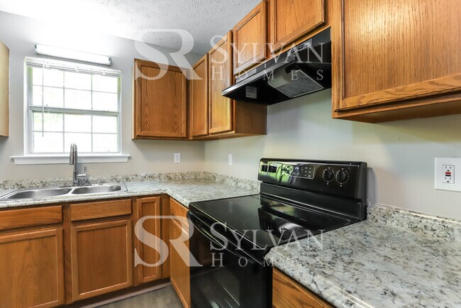 Building Photo - Spacious 4BR 3BA Home, Ready for You!