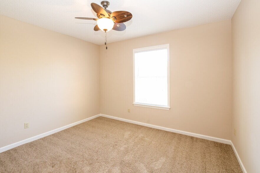 Building Photo - 3056 Valley Green Ln