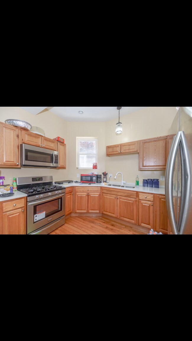 Building Photo - 4311 w Adams st