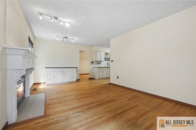 Building Photo - 153 Thoreau Dr